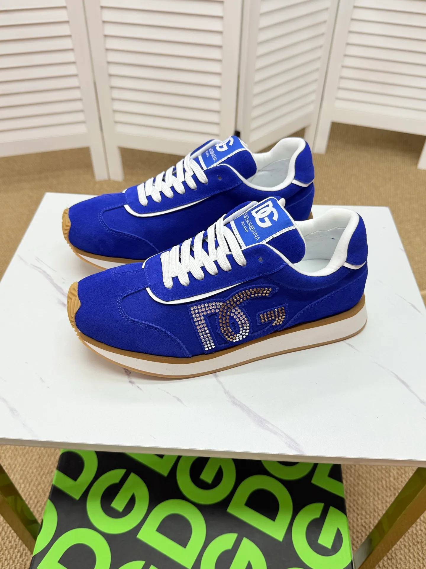 Men's clothing and shoes 250. The latest sports and casual shoes for couples (DG) are fashionable and versatile, and can add luster to various looks. Create an exquisite design with unique dynamic vitality and modern atmosphere, showing modern elegance. Size: 36-46 (45 and 46 are custom-made and cannot be returned or exchanged) Se